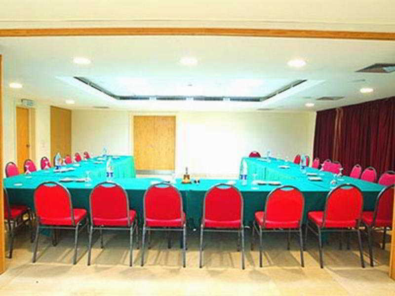 Quality Inn Tripoli Екстер'єр фото