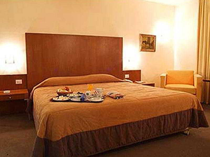 Quality Inn Tripoli Екстер'єр фото